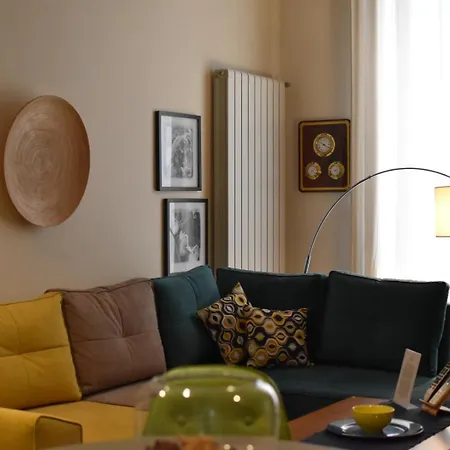 Queen 24 Bed and Breakfast 4*