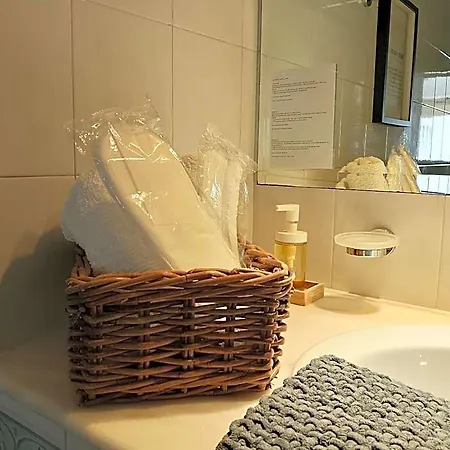 Queen 24 Bed & Breakfast 4*